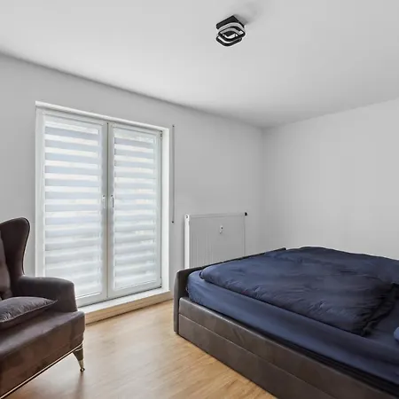 Eindrucksvolle Zwei-zimmer-wohnung Mit Balkon Und Grosser Kueche Apartment