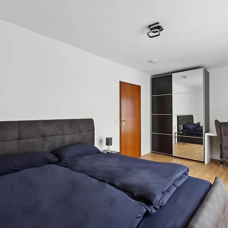 Eindrucksvolle Zwei-zimmer-wohnung Mit Balkon Und Grosser Kueche Leipzig